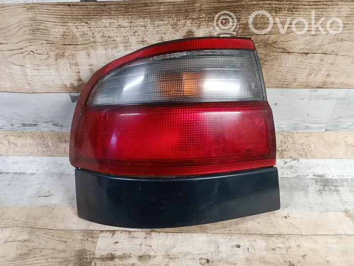 Toyota Carina T210 Lampa tylna 22075556