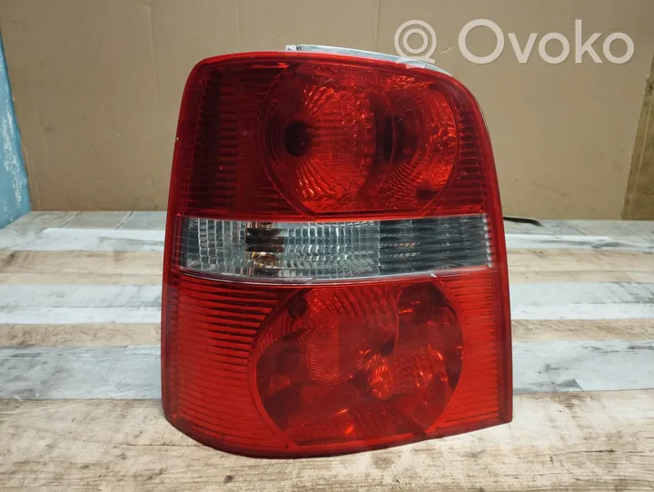 Volkswagen Touran I Luz trasera/de freno 1T0945111