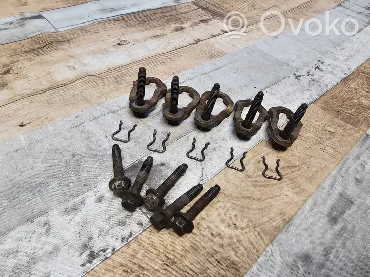 Volvo XC90 Uchwyt / Mocowania wtryskiwacza 