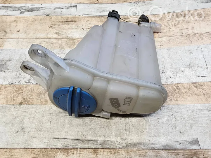 Audi A5 8T 8F Vase d'expansion / réservoir de liquide de refroidissement 8K0121405F