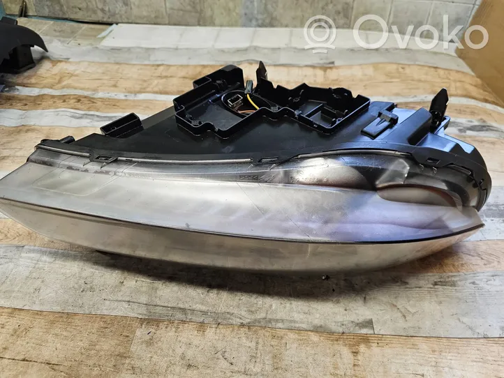 Volvo S80 Lampa przednia 31214348