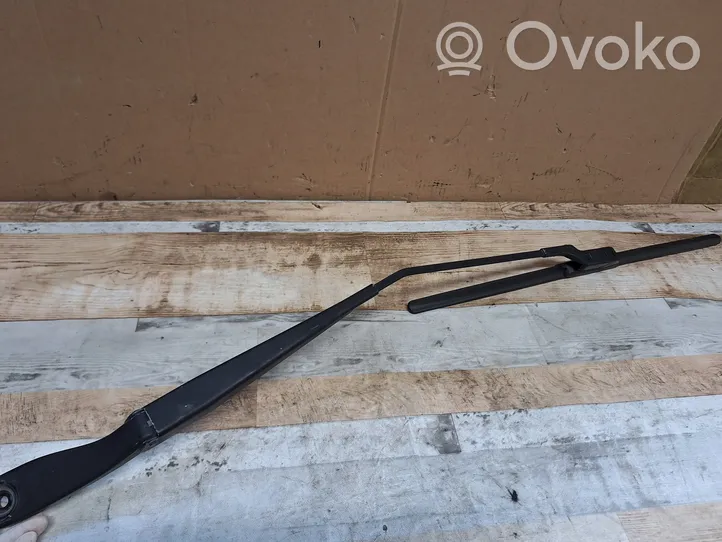 Volvo V50 Front wiper blade arm 31253997