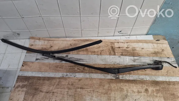 BMW 5 E60 E61 Front wiper blade arm 7198597