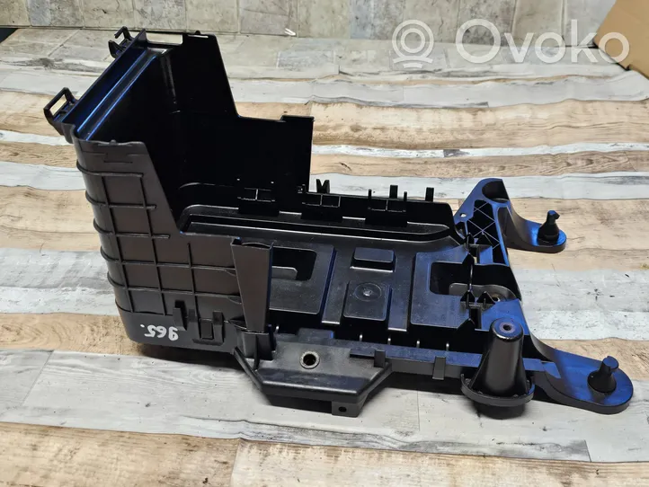 Volkswagen Golf V Boîte de batterie 1K0915336B