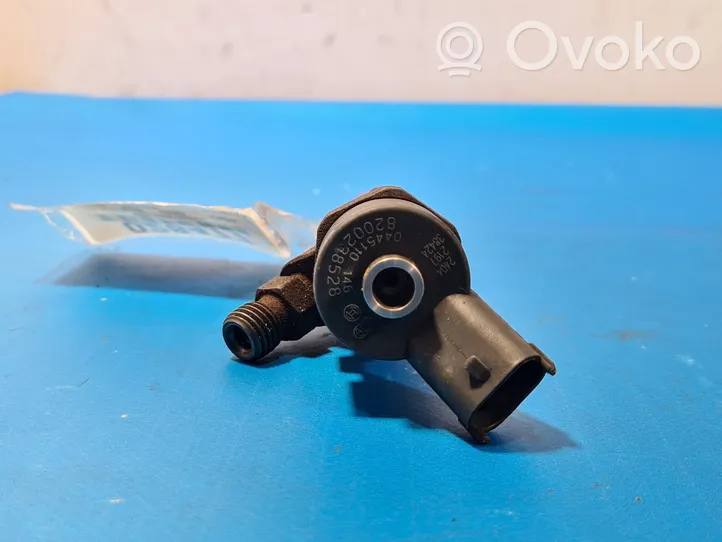 Volvo 960 Fuel injector 