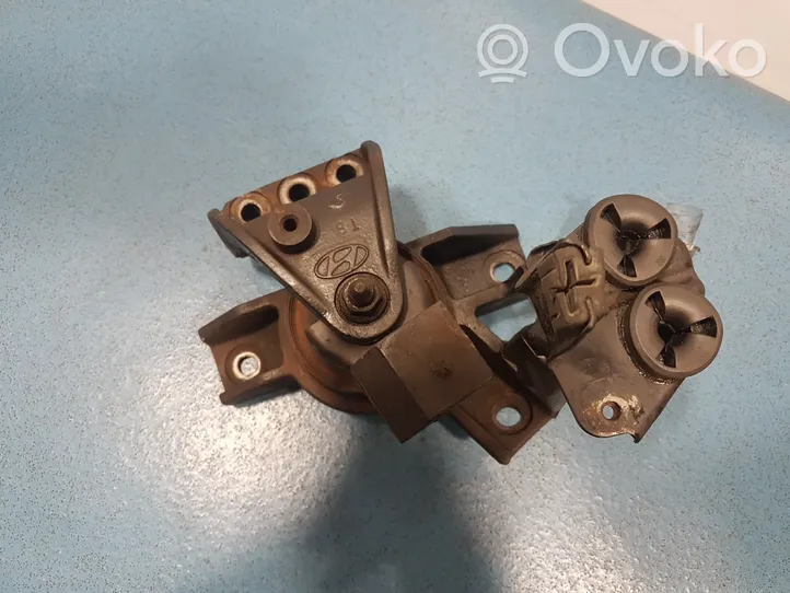 Hyundai Santa Fe Engine mount vacuum valve 