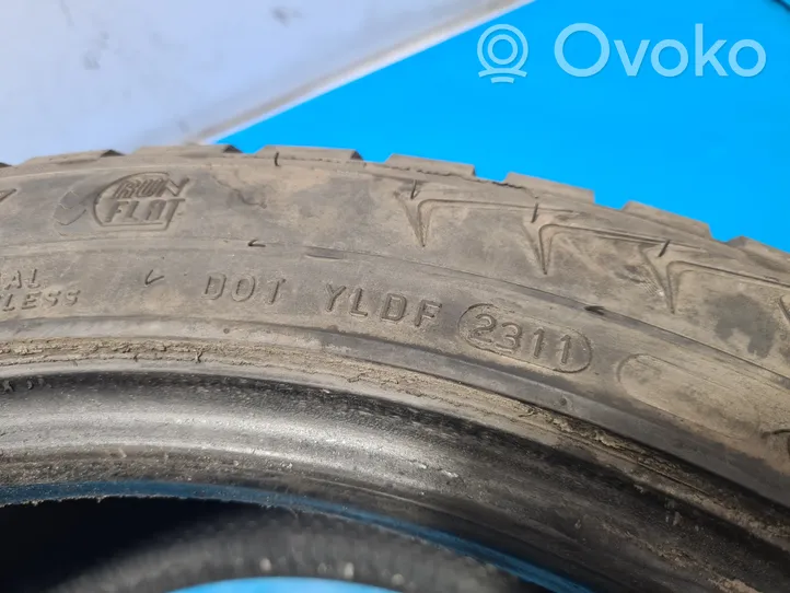 Chrysler Voyager R17 winter tire 