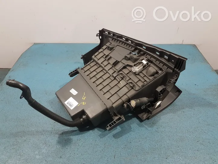 Renault Fluence Schowek deski rozdzielczej 681087915R