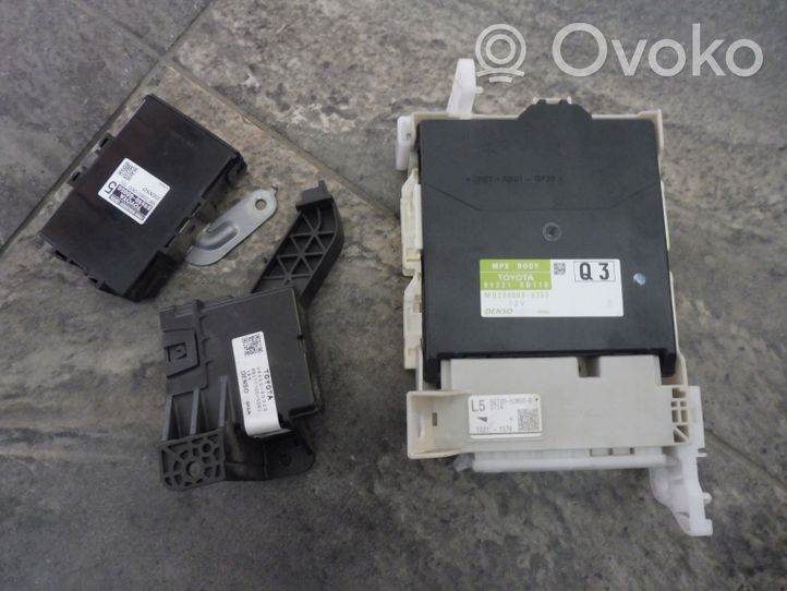 Toyota Yaris Kit centralina motore ECU e serratura 896610DF10