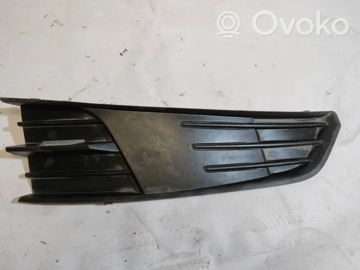 Skoda Fabia Mk3 (NJ) Verkleidung Nebelscheinwerfer / Gitter vorne 6V0807368