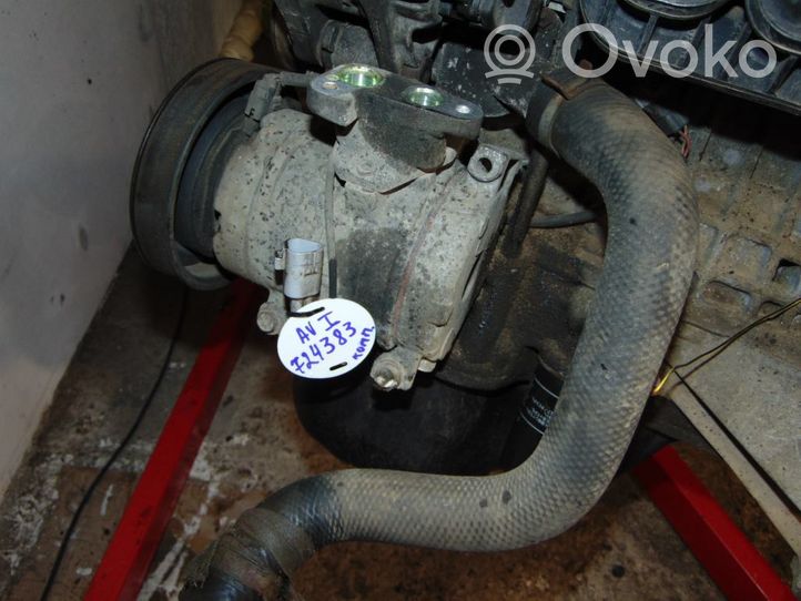 Toyota Avensis T220 Ilmastointilaitteen kompressorin pumppu (A/C) 8832063010