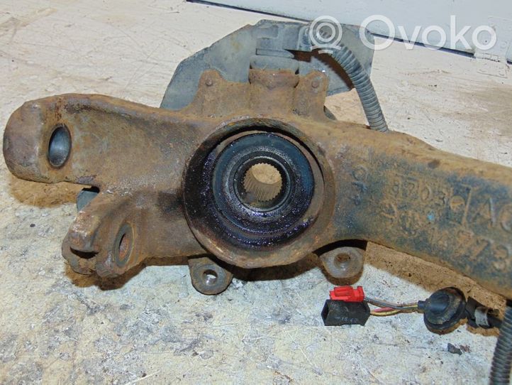 Audi A4 S4 B5 8D Fuso a snodo con mozzo ruota anteriore 8D0407258AL