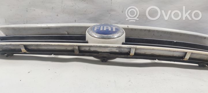 Fiat Ducato Maskownica / Grill / Atrapa górna chłodnicy 735324820