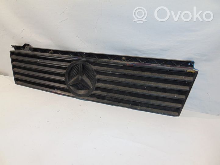 Mercedes-Benz 100 W631 Maskownica / Grill / Atrapa górna chłodnicy A6317510218