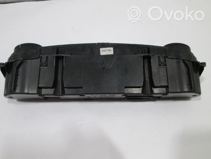 Mercedes-Benz E W211 Panel klimatyzacji A2118300385