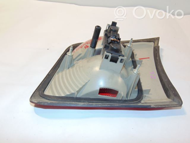 Opel Omega B2 Lampy tylnej klapy bagażnika 9193255