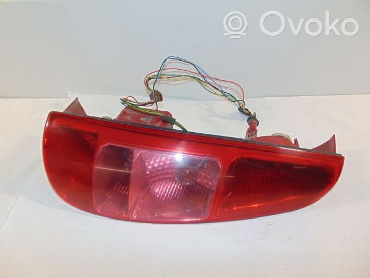 Peugeot 807 Lampy tylnej klapy bagażnika 6350Y4