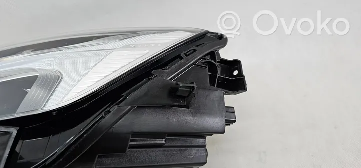 Volvo XC60 Headlight/headlamp 32404705