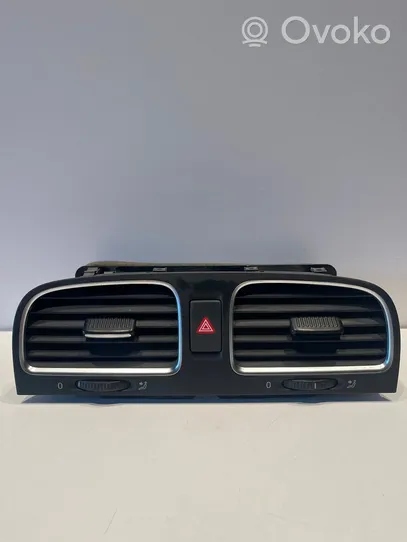 Volkswagen Golf VI Dysze / Kratki środkowego nawiewu deski rozdzielczej 5K0819728