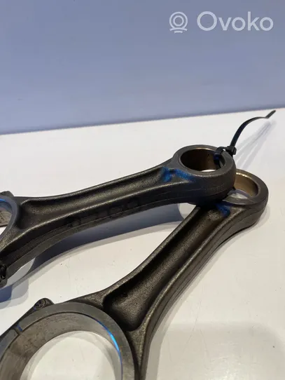 Volkswagen PASSAT B6 Connecting rod/conrod 038J