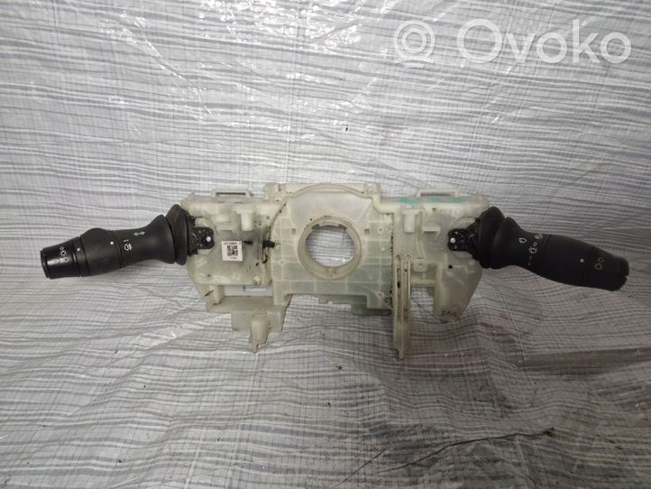 Opel Movano B Leva/interruttore dell’indicatore di direzione e tergicristallo 681720005R