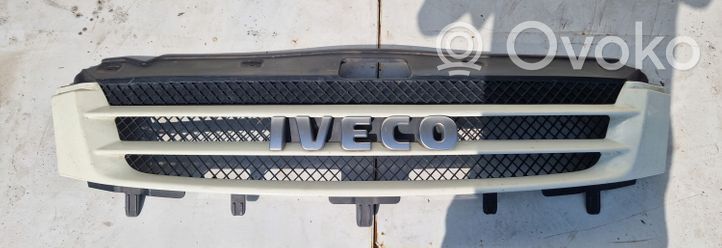 Iveco Daily 4th gen Etupuskurin ylempi jäähdytinsäleikkö 