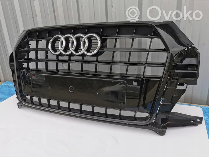 Audi Q3 F3 Griglia superiore del radiatore paraurti anteriore 8U0853653M