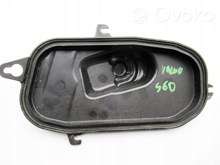 Volvo S60 Headlight/headlamp dust cover 89502329
