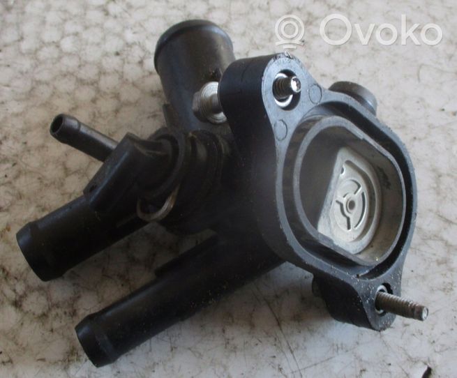 Opel Corsa E Boîtier de thermostat / thermostat 609729947