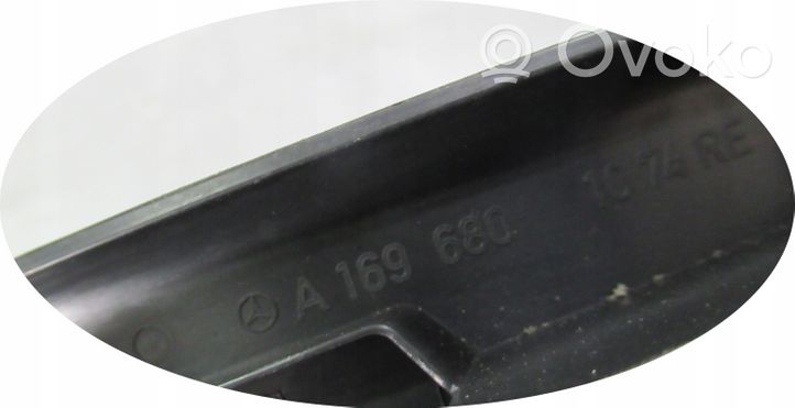 Mercedes-Benz A W169 Copertura del rivestimento del sottoporta posteriore A1696801074