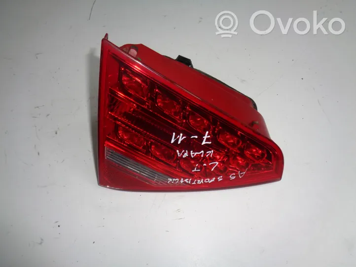 Audi A5 8T 8F Lampy tylnej klapy bagażnika 8T0945093A