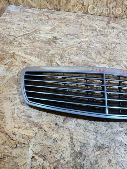 Mercedes-Benz E W211 Grille de calandre avant A2118800583