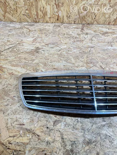 Mercedes-Benz E W211 Griglia anteriore A2118800583