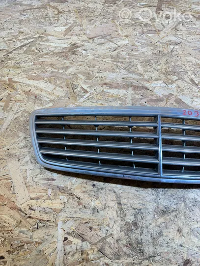 Mercedes-Benz C W203 Grille de calandre avant A2038800183