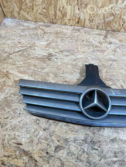 Mercedes-Benz C W203 Grille de calandre avant A2038800383