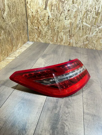 Mercedes-Benz E C207 W207 Luci posteriori A2079060158