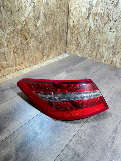 Mercedes-Benz E C207 W207 Lampa tylna A2079060158