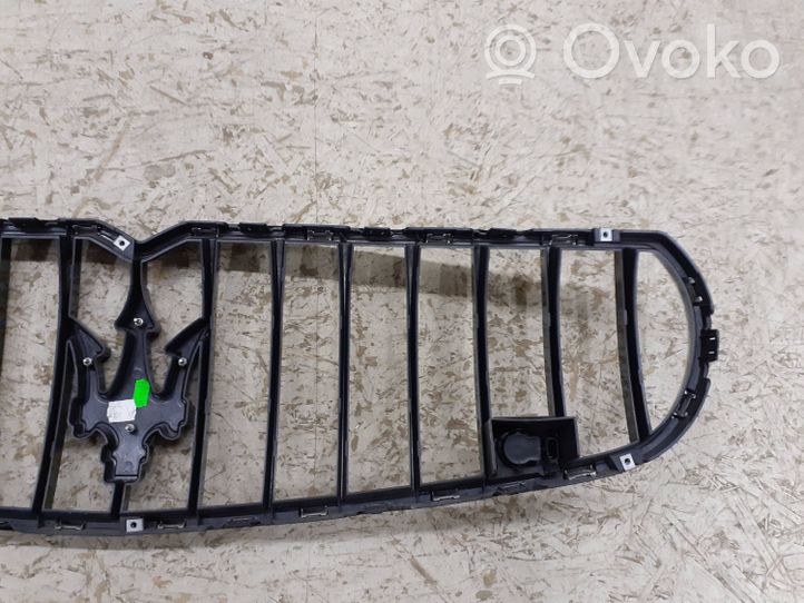 Maserati Quattroporte Maskownica / Grill / Atrapa górna chłodnicy 