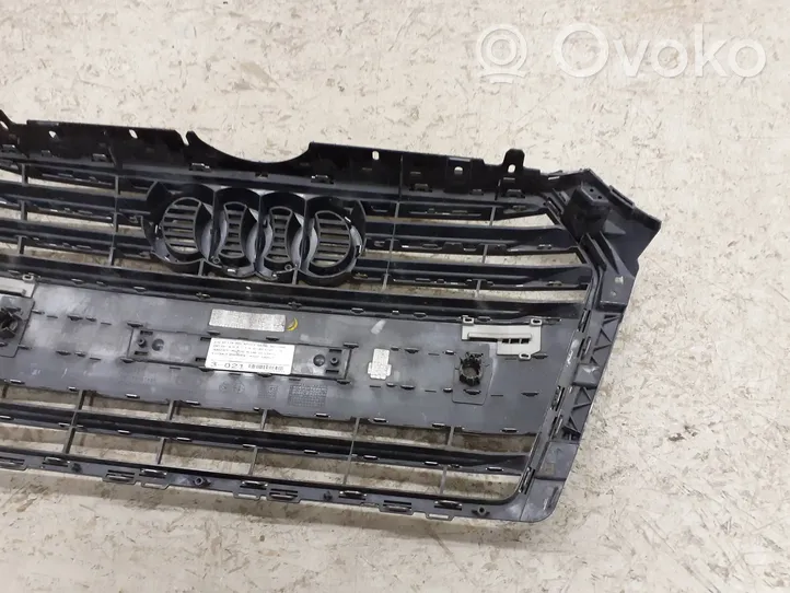 Audi A4 S4 B9 Grotelės priekinės 8W0853653BR