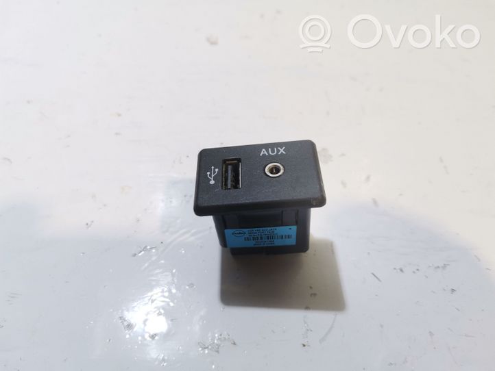 Nissan Murano Z51 Connettore plug in USB 795405022