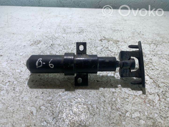 Volkswagen PASSAT B6 Ugello a spruzzo lavavetri per faro 3C0955104A