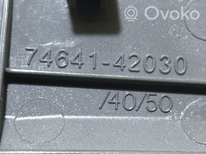 Toyota RAV 4 (XA40) Obudowa klamki wewnętrznej drzwi przednich 7464142030