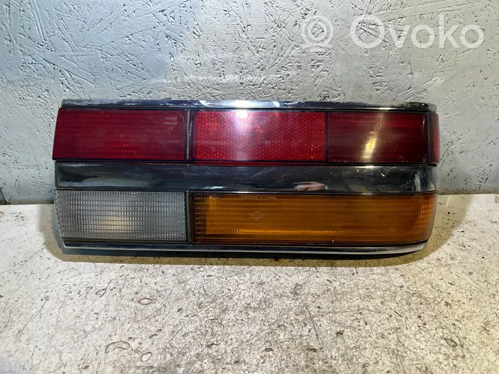 BMW 5 E28 Lampa tylna 0053321R38