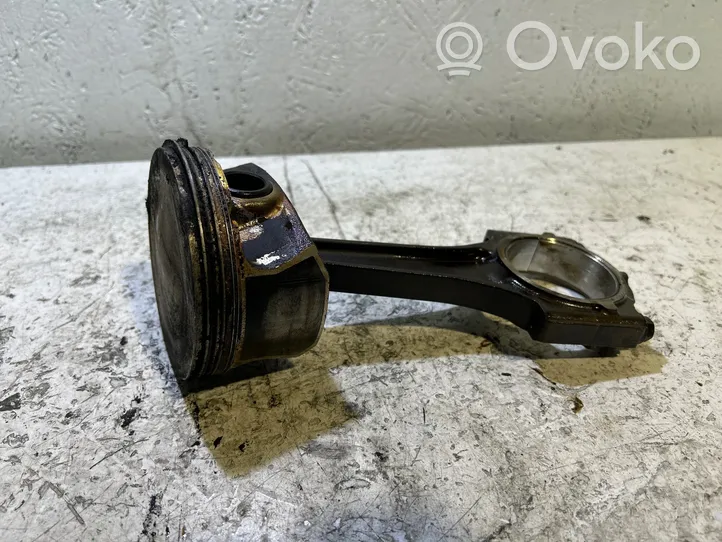 Dodge Challenger Piston with connecting rod 