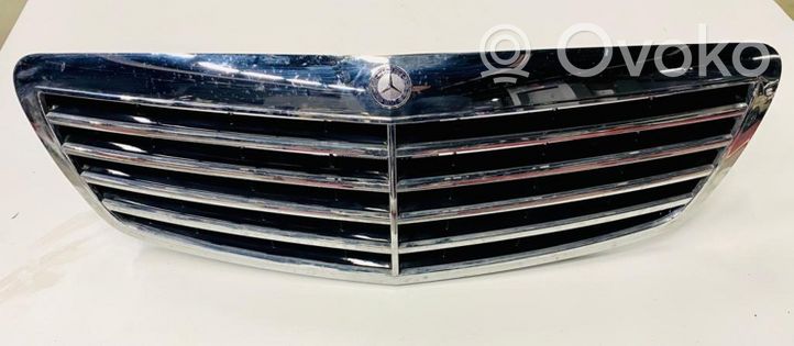 Mercedes-Benz S W221 Grille calandre supérieure de pare-chocs avant A2218800083