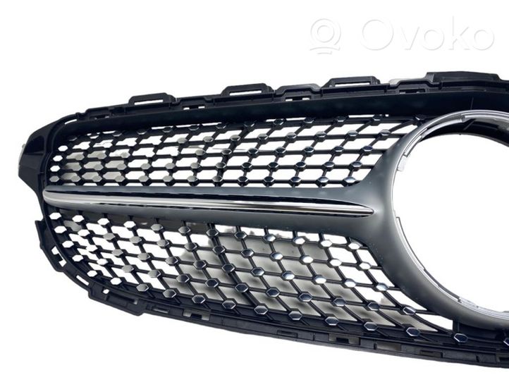 Mercedes-Benz C W205 Grille calandre supérieure de pare-chocs avant A2058881260