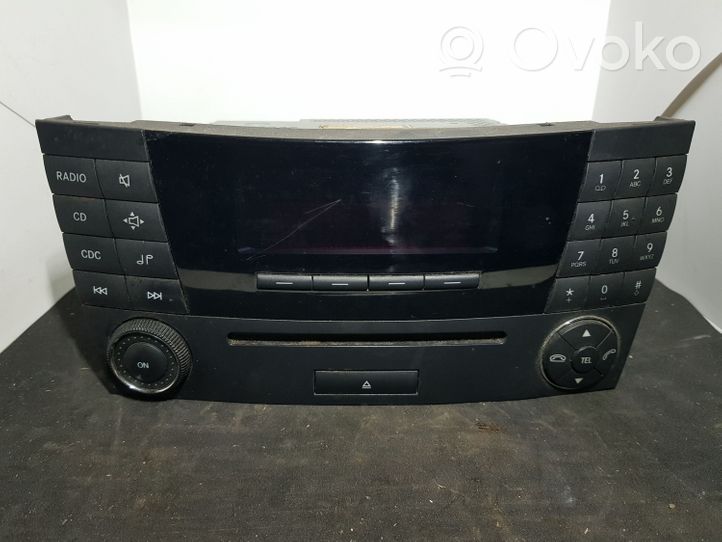 Mercedes-Benz E W211 Radio/CD/DVD/GPS-pääyksikkö 2118701289