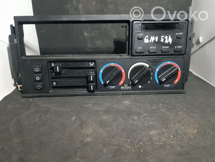 BMW 5 E34 Oro kondicionieriaus/ klimato/ pečiuko valdymo blokas (salone) 8351115