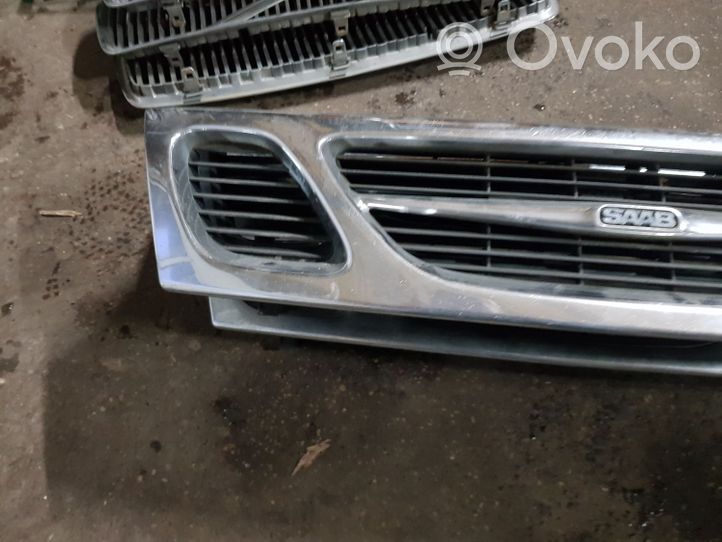 Saab 900 CD Grille calandre supérieure de pare-chocs avant 4240867