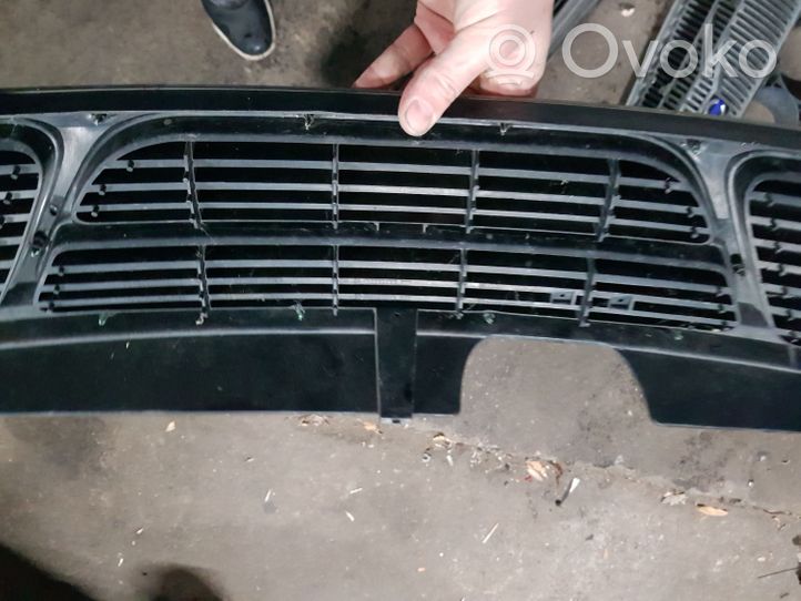 Saab 900 CD Grille calandre supérieure de pare-chocs avant 4240867